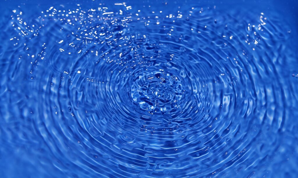 Masaru Emoto et le pouvoir des mots : ce que les expériences sur l’eau nous apprennent vraiment. Mahina Perrot